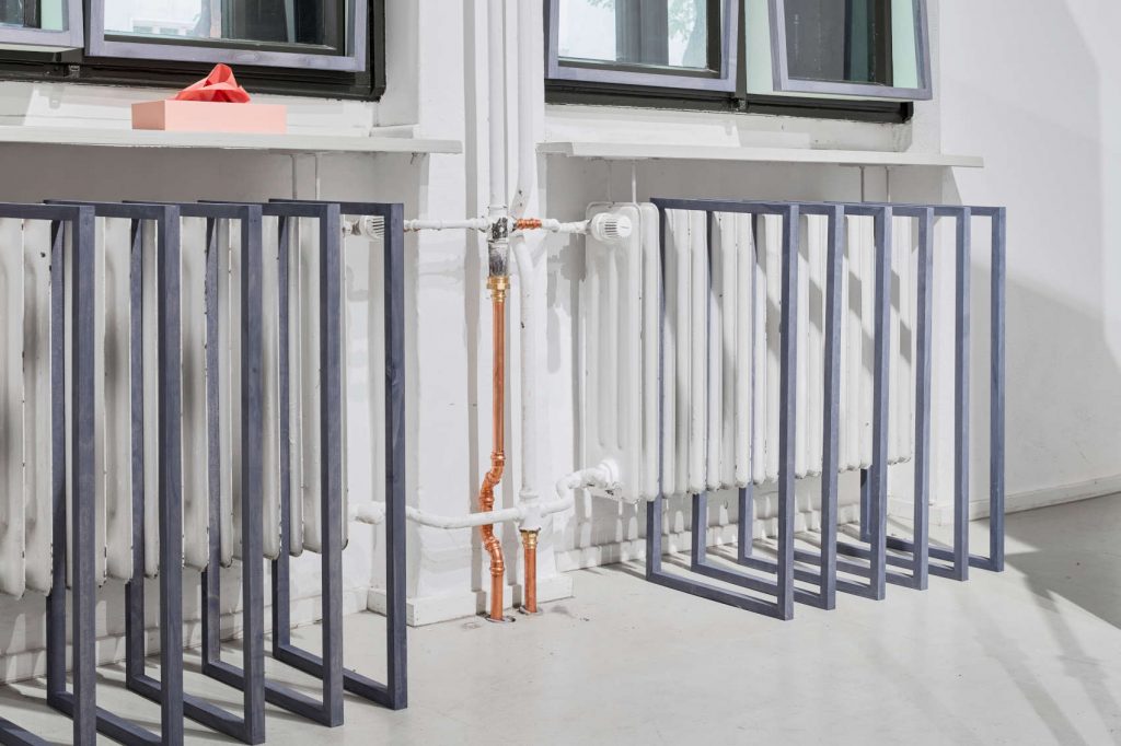 self-adaption · Laura Sigrüner (2021) Esche gebeizt, Ureol, Latex