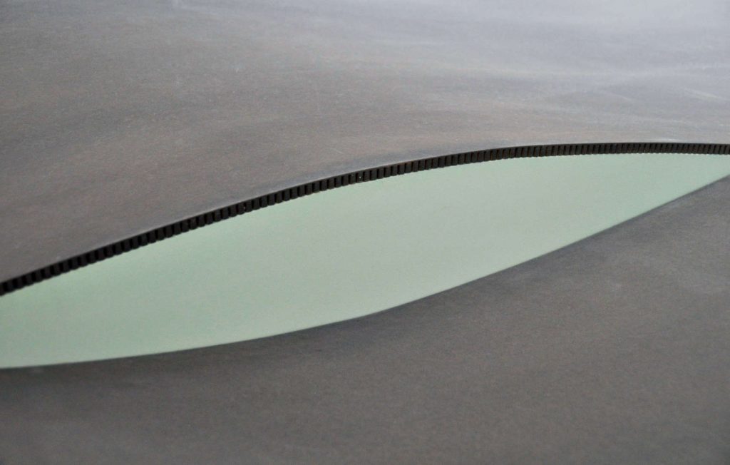 have you tried to turn it off and on again? · Laura Sigrüner (2021) MDF gebeizt, Ureol 200 x 200 cm